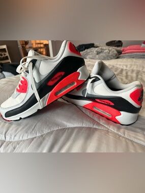 Nike Men’s Air Max Athletic Shoes White Black neon orange